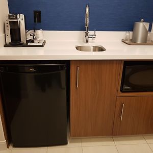 One-Bedroom Queen Suite